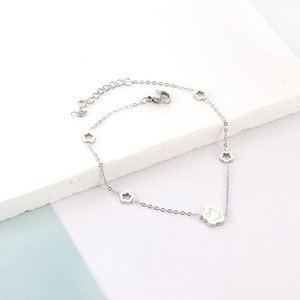 กำไลข้อมือลายดอกไม้แบบมินิมอลทันสมัย สแตนเลสสตีล ของขวัญเครื่องประดับสำหรับผู้หญิง หรูหราเบาๆ อินเทรนด์ ระดับไฮเอนด์ - Product Image 2