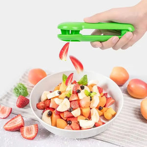Trancheuse pratique en plastique pour tomates cerises, coupe-légumes et fruits multifonctionnel, facile à nettoyer, sans lame, sûr pour les enfants LM - Product Image 1
