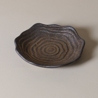Assiette en céramique vintage Jiutian, style rétro, irrégulière, effet bois, haute valeur esthétique, pour plats froids et cuisine japonaise