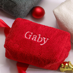 กระเป๋าเครื่องสำอางขนเฟอร์แบบส่วนตัว ปักชื่อตามสั่ง สำหรับผู้หญิง - Product Image 1