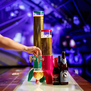 Torre de Vino Triangular Portátil Antiderrames con Dispensador de Barril de 3L y Tapones para Vino, Cerveza y Jugo - Product Image 2
