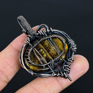 Pendentif en pierres précieuses œil de tigre naturel de Style classique fil de cuivre fait à la main enveloppé avec réglage de lunette prix de gros pour les femmes - Product Image 3