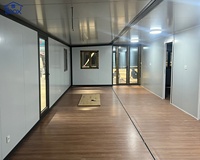 Maison conteneur extensible de 40 pieds à plafond haut avec porche avant à toit en pente supplémentaire, 3 chambres, 1 salle de bain