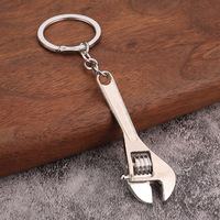 Porte-clés miniature en alliage de zinc, simulation de clé à molette, tournevis et marteau - Pendentif créatif minimaliste moderne pour voiture, cadeau