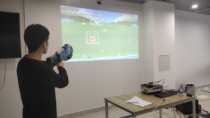 Gioco Interattivo da Parete con Pistola a Gel Idrogel per Interni, Gioco di Proiezione Interattiva con Pistola Laser a Risposta Istantanea - Product Image 5