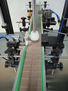 เครื่องปิดฝาขวดแบบลมอัดได้รับการรับรองมาตรฐาน CE สำหรับขวดทรงกลมหัวปั๊มในบรรจุภัณฑ์เครื่องสำอาง - Product Image 5