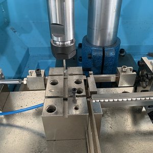 Produit chaud <span class=keywords><strong>T</strong></span> Type Machine de taraudage automatique Bornes en laiton Taraudage Machine PCB Wrlding Terminals Taraudage Machine - Product Image 5
