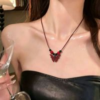 Collier pendentif bicolore noir et rouge, un accessoire de chaîne de clavicule élégant et cool pour Halloween, pour femme