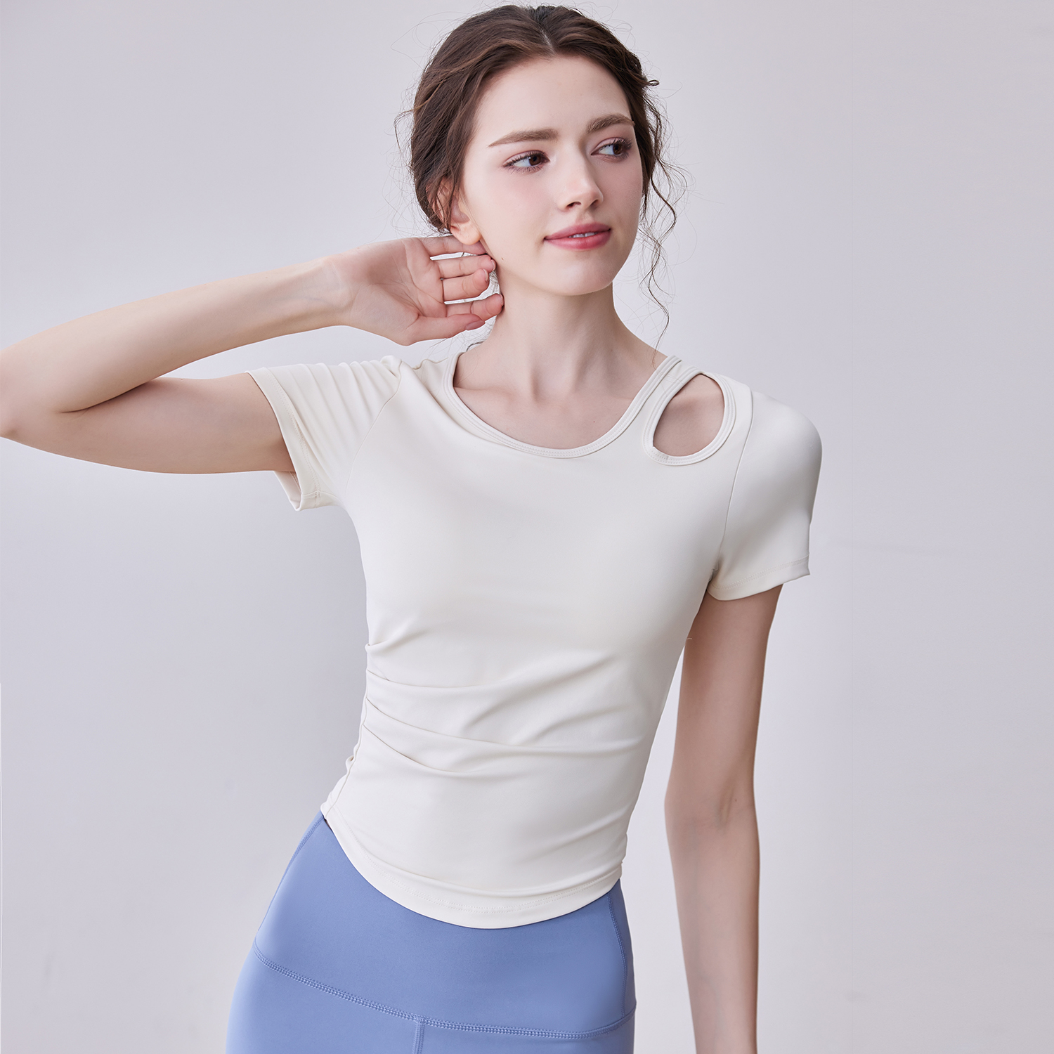 Breathable Lightweight Plus Size Yoga Top Four-Way Stretch Hollow Pleated Short Sleeved Shirt with Seamless Design