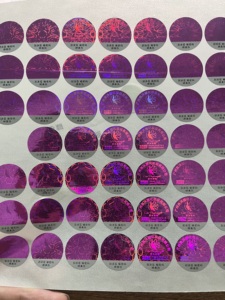 Etiqueta de Embalaje Cosmético con Estampado Dorado en Lámina de Aluminio de Forma Irregular Holográfica - Product Image 6