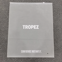 Sacs à fermeture éclair en plastique mat givré réutilisables avec logo personnalisé, emballage durable pour vêtements, chaussures et autres articles