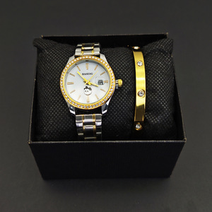 Ensemble <span class=keywords><strong>de</strong></span> montres pour couple vert émeraude <span class=keywords><strong>de</strong></span> qualité supérieure avec aiguilles lumineuses, coffret cadeau 4 pièces avec bracelet en acier inoxydable pour <span class=keywords><strong>les</strong></span> amoureux - Product Image 5