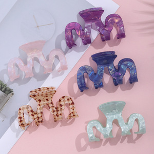 ODM/OEM กิ๊บติดผมทรงนางเงือกสไตล์เกาหลี วัสดุ PVC รู<span class=keywords><strong>ป</strong></span><span class=keywords><strong>ทรง</strong></span>ตัว M แบบโ<span class=keywords><strong>ป</strong></span>ร่งแสง <span class=keywords><strong>ป</strong></span>ระกายวิบวับ เข้าได้กับทุกทรง<span class=keywords><strong>ผม</strong></span> กิ๊บหนีบ<span class=keywords><strong>ผม</strong></span><span class=keywords><strong>ทรง</strong></span>ฉลามสำหรับด้านหลังศีรษะ - Product Image 4