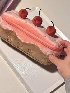 YY กล่องใส่ดินสอเค้กเชอร์รี่กำมะหยี่น่ารัก, ที่ใส่ปากกากระเป๋า<span class=keywords><strong>แต่งหน้า</strong></span>เด็กผู้หญิงกล่องดินสอตุ๊กตา - Product Image 4