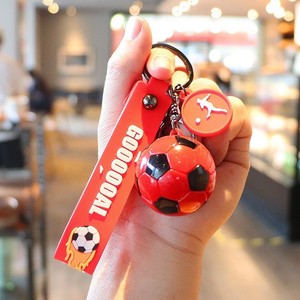 Llavero de acrílico con colgante de fútbol miniatura de simulación de dibujos animados, recuerdo para mochila, adorno para parejas, regalo para niños y adultos, venta al por mayor - Product Image 2
