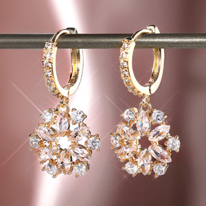 Orecchini Pendenti a Forma di Girasole per Donne, Gioielli Scintillanti con Motivi Floreali - Product Image 4