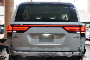 Melhor preço Para LC300 Toyota Land Cruiser 2024 Luzes traseiras de bagageiro com modo de partida, spoiler vermelho dinâmico, acessório de para-choque