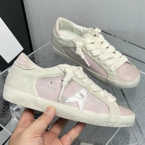 รองเท้าหนังสีชมพูสไตล์วินเทจสำหรับผู้หญิง คุณภาพหรูหรา ประดับดาวสีเงิน พร้อมเชือกผูก ดีไซน์สปอร์ตแบบลำลอง เหมาะสำหรับทุกฤดูกาล - Product Image 5