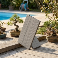 Planches de terrasse WPC modernes en grain de bois brossé, imperméables, ignifuges, antidérapantes et écologiques pour l'extérieur (vente en gros)