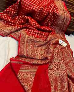 Sarees de Lino Brocado de Lujo Vintage Hechos a Medida, Tejido Intrincado con Materiales Reciclados, Elegancia Sedosa y Grandiosidad Metálica para Bodas - Product Image 3