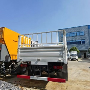Camión Dongfeng 4x2 de 6 Ruedas para Transporte de Ganado, Volante a la Derecha/Izquierda, Camión de Carga con Reja - Product Image 4