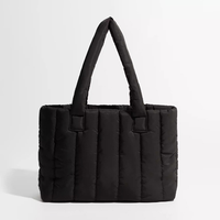 Sac fourre-tout matelassé en polyester uni tendance, sac à bandoulière léger en nylon rembourré, sac à main réutilisable pour le shopping et les voyages