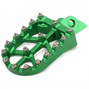 Reposapiés de aluminio CNC personalizados para motocicleta, anodizados en verde para Kawasaki - Product Image 1