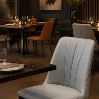 Chaise de salle à manger en cuir capitonnée Channel