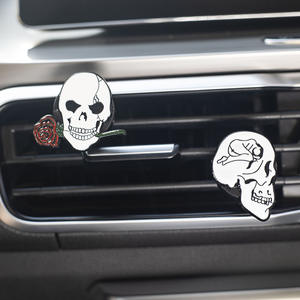 Clip de parfum pour bouche d'aération de voiture de style Halloween désodorisant Cool Skull Design décoration de désodorisant de voiture en alliage - Product Image 4