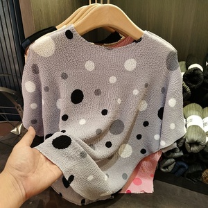 Top de manga corta holgado elegante de verano para <span class=keywords><strong>mujer</strong></span>, nuevo diseño, camiseta de <span class=keywords><strong>lunares</strong></span> con cuello de lazo 3D, camiseta bonita de talla grande - Product Image 1