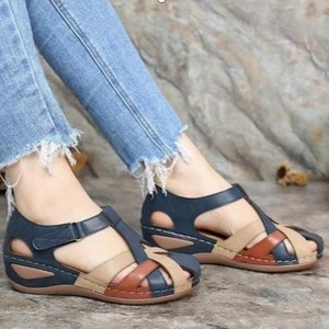 Sandalias Planas Clásicas para Mujer con Punta Cerrada, Tiras Entrecruzadas, Correa Ajustable con Hebilla, Estructura de Correa Estable y Cierre Rápido - Product Image 4