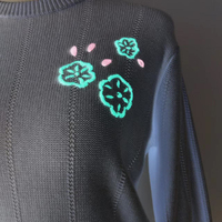 Pull en laine brodé sur mesure pour femmes avec manches lanternes Broderie à la main Pull à col rond cousu.