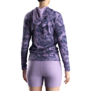 เสื้อยืดแขนยาวสำหรับผู้หญิงแบบแห้งเร็วสำหรับตกปลาทะเล พร้อมฮู้ด ป้องกันแสงแดด UPF  รับผลิตแบบ OEM ODM ด้วยเทคนิคการพิมพ์แบบ Sublimation - Product Image 6