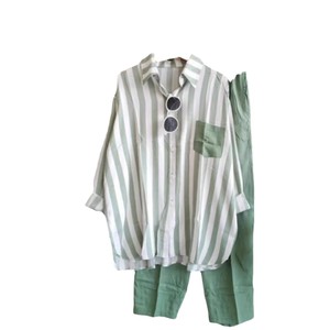 Completi Sportivi da Donna in Due Pezzi Personalizzabili con Logo o Stile, Taglie Forti, Camicia a Righe a Maniche Lunghe e Pantaloni Lunghi - Product Image 3