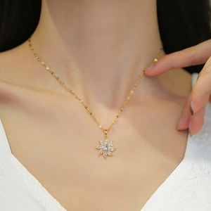 Ensemble de collier et boucles d'oreilles en cristal clair étincelant, fleurs, plaqué or, zircon cubique CZ, ensemble de bijoux pour femmes - Product Image 3