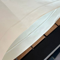 Sacs refermables en matière blanche laiteuse personnalisables avec logo imprimé sur mesure pour l'emballage de sous-vêtements, de chaussettes et de vêtements