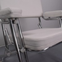Chaise longue en vinyle blanc de qualité marine résistant aux UV avec accoudoirs de siège Accessoires de bateau pliants pour bateaux Acheter maintenant
