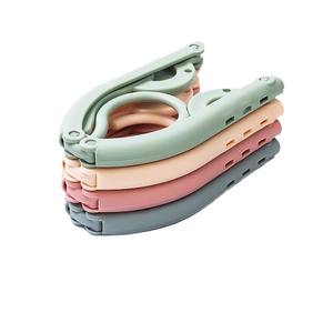 Cintre de voyage portable en fer et PP, support pliable pour vêtements, cintre en plastique pour salle de bain et usage domestique - Product Image 1