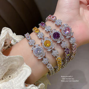 Bracciale con Charm a Fiore in Zircone Super Brillante, Gioiello di Lusso Leggero ed Elegante, Colorato e Raffinato, Regalo di Moda Hip Hop per Donne - Product Image 2