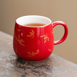 Taza de Cerámica Roja de la Ciudad Prohibida con Patrón de Orquídeas Doradas, Estilo Moderno Minimalista, Taza de Café con Estampado en Caliente, Taza de Té, Regalo - Product Image 3