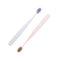 Brosse à dents manuelle colorée pour usage familial, pour adultes, nettoyage interdentaire efficace, poils doux, manche en PP