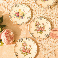 Assiettes à collation en céramique de style européen avec bordure dorée, design vintage de luxe léger – Plateaux à fruits créatifs, plats à dessert