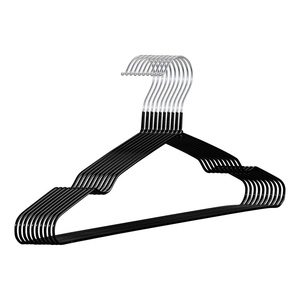 Perchas de Metal para Ropa al por Mayor con Alambres Antideslizantes para los Hombros y Recubrimiento de PVC - Product Image 4