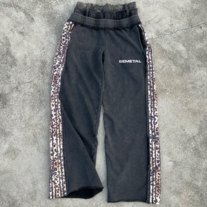 Pantalon de jogging streetwear personnalisé, coupe oversize, jambe large, effet usé, délavé à l'acide, style baggy évasé - Product Image 2