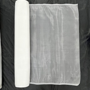 רשת פלסטיק למניעת נזקי רוח, אבק וציפורים על היבולים - Product Image 3