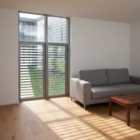 Fenêtres à persiennes horizontales modernes en verre avec cadre en alliage d'aluminium, fonctionnement automatisé, pare-soleil, ventilation, garantie 5 ans