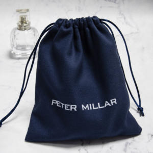 Pochette à cordon en velours vert clair personnalisée avec logo en relief pour colliers, bagues, lunettes, montres - Taille et couleur personnalisées - Product Image 1