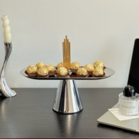 Support à gâteau ovale élégant de luxe en métal argenté avec tige dorée, idéal pour la décoration centrale de mariages, les présentoirs de desserts et les coupes de cupcakes pour le thé de l'après-midi