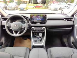 SUV de Aventura Usada: <span class=keywords><strong>Toyota</strong></span> <span class=keywords><strong>RAV4</strong></span> <span class=keywords><strong>2023</strong></span> 2.0L, Paquete 4WD Plus, Estilo Robusto, Capacidad Todoterreno, Bajo Kilometraje - Product Image 5