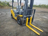 Chariot élévateur d'occasion KOMATSU 3 tonnes avec levier de vitesse latéral chariot élévateur diesel TOYOTA HELI FORKLIFT pour KOMATSU marque Japanese